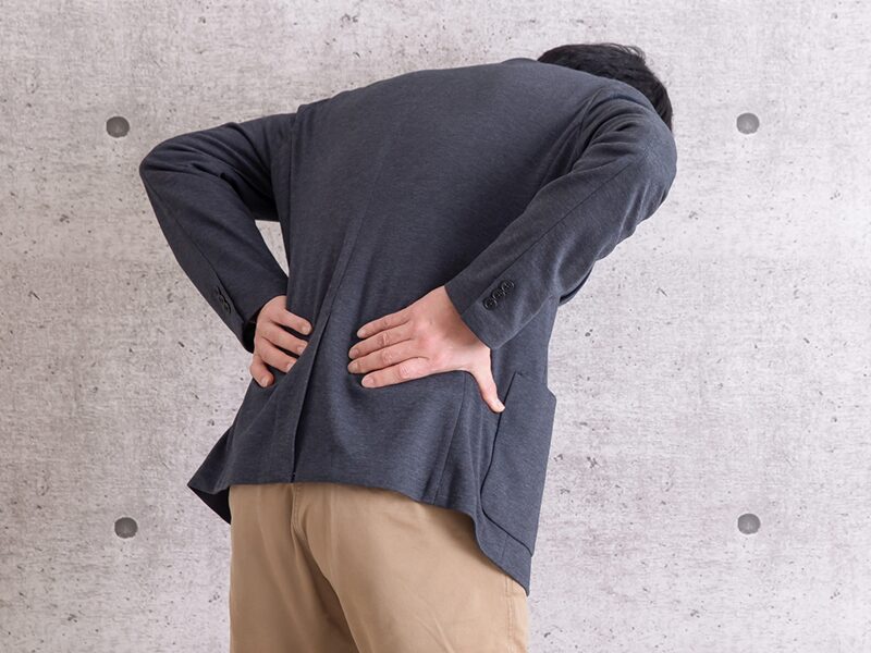 背中や腰が痛い