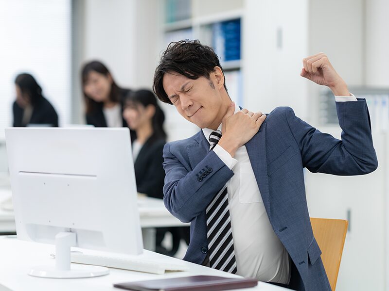 疲れがたまった男性