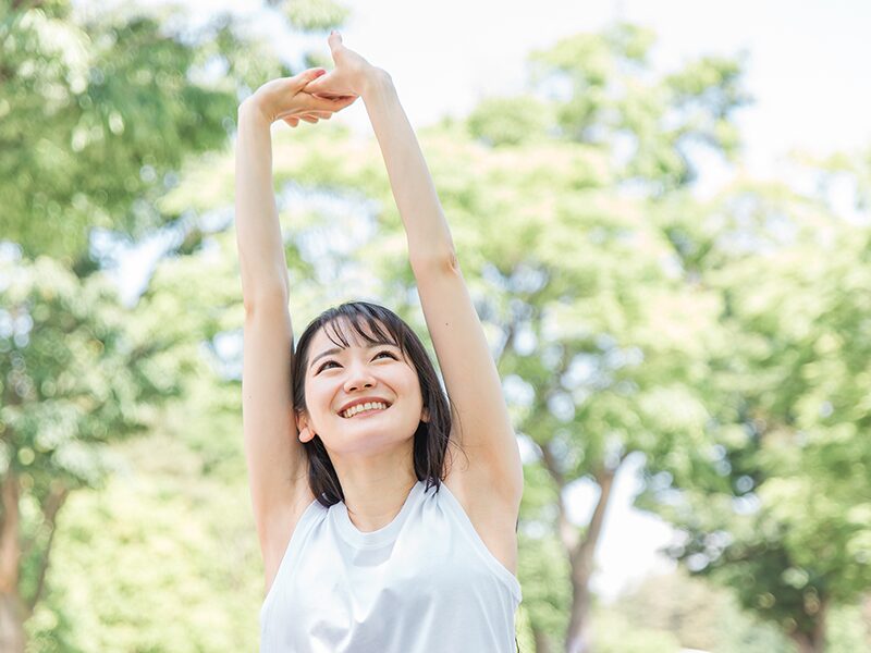 ストレッチする女性