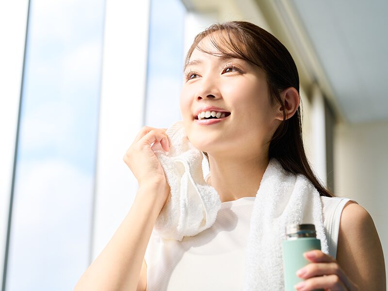 汗をかく女性